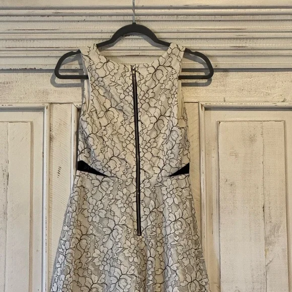 Speechless Cream Fabric - Picture 2 of 4